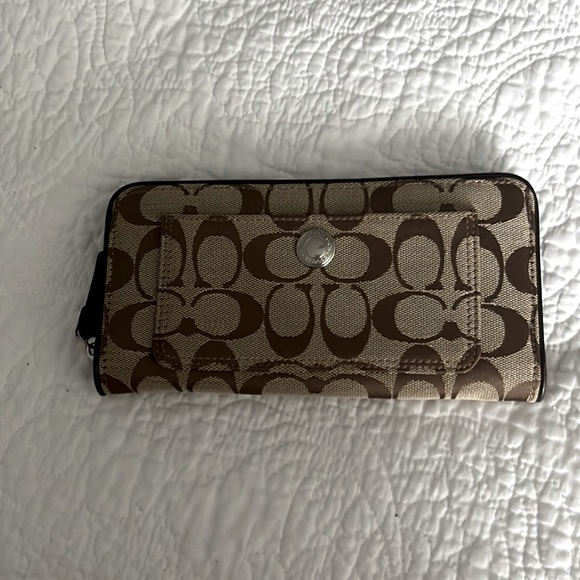 Coach wallet. - Picture 1 of 2